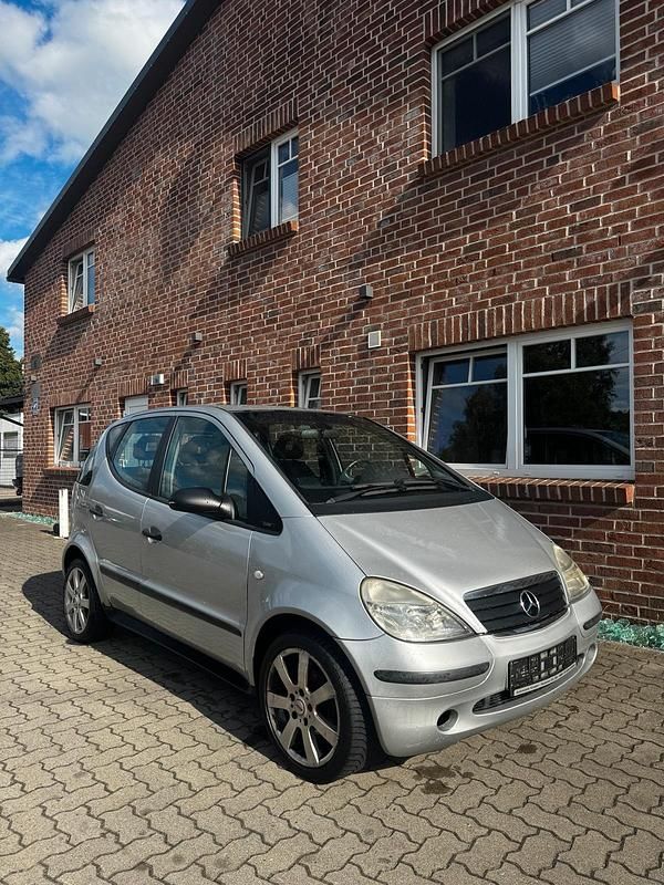 Grau Gebraucht 2000 Mercedes A160 Kleinwagen | 1.799 € - Bild 1/4