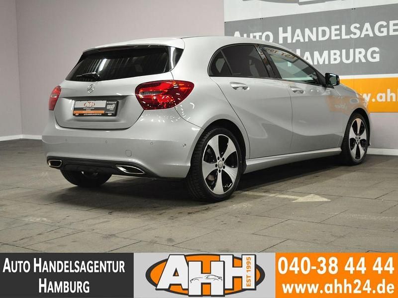 Gebraucht Mercedes A200 Urban 156 PS (114 kW) 2017 Silber Limousine