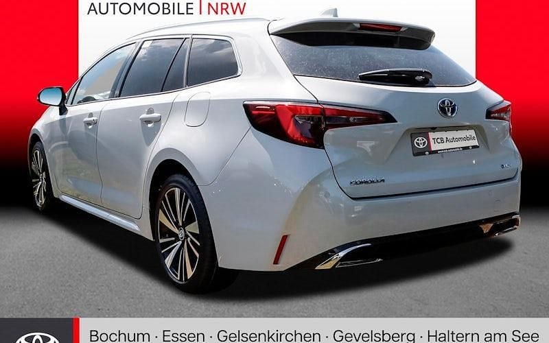 Neu Toyota Corolla 196 PS (144 kW) 2026 Grau Kombi