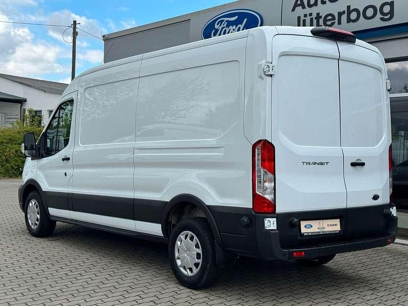 Gebraucht Ford Transit Trend 131 PS (96 kW) 2022 Weiß Limousine