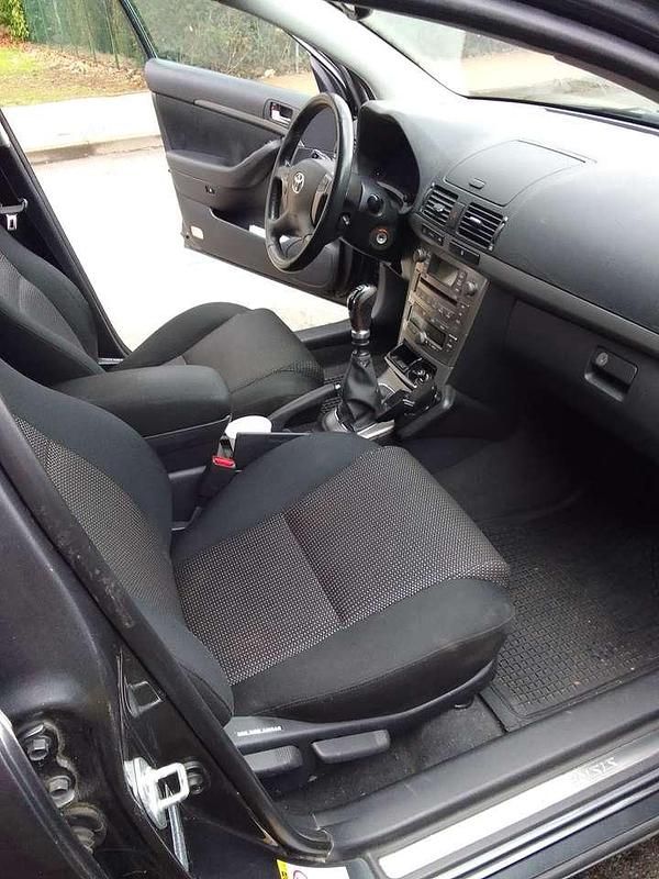 Gebraucht Toyota Avensis Executive 177 PS (130 kW) 2006 Grau Kombi