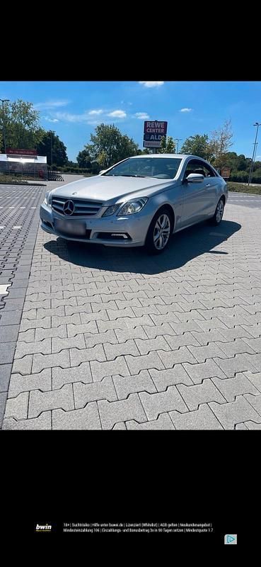 Gebraucht Mercedes E350 231 PS (169 kW) 2010 Silber Coupé