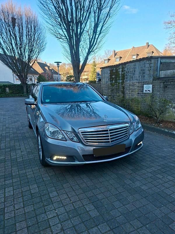 Gebraucht Mercedes E250 204 PS (150 kW) 2009 Grau Limousine