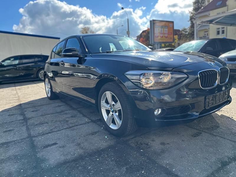 Schwarz Gebraucht 2012 BMW 118 Sport Line Kleinwagen | 6.199 € (Fairer Preis) - Bild 1/4