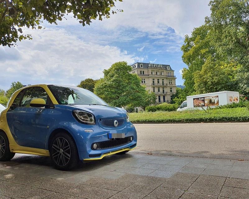Andere farben Gebraucht 2017 Smart ForTwo Coupé Brabus Coupé | 22.900 € - Bild 1/4