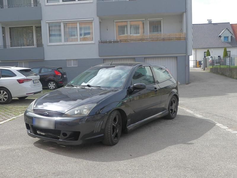 Gebraucht Ford Focus 115 PS (84 kW) 2003 Schwarz Kleinwagen
