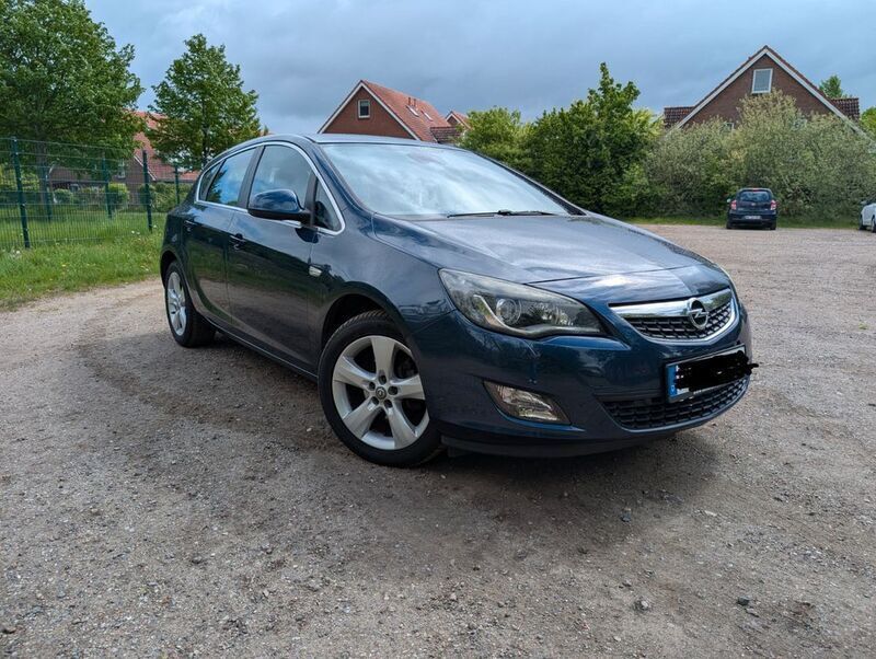 Blau Gebraucht 2010 Opel Astra Limousine | 6.390 € (Etwas zu teuer) - Bild 1/4