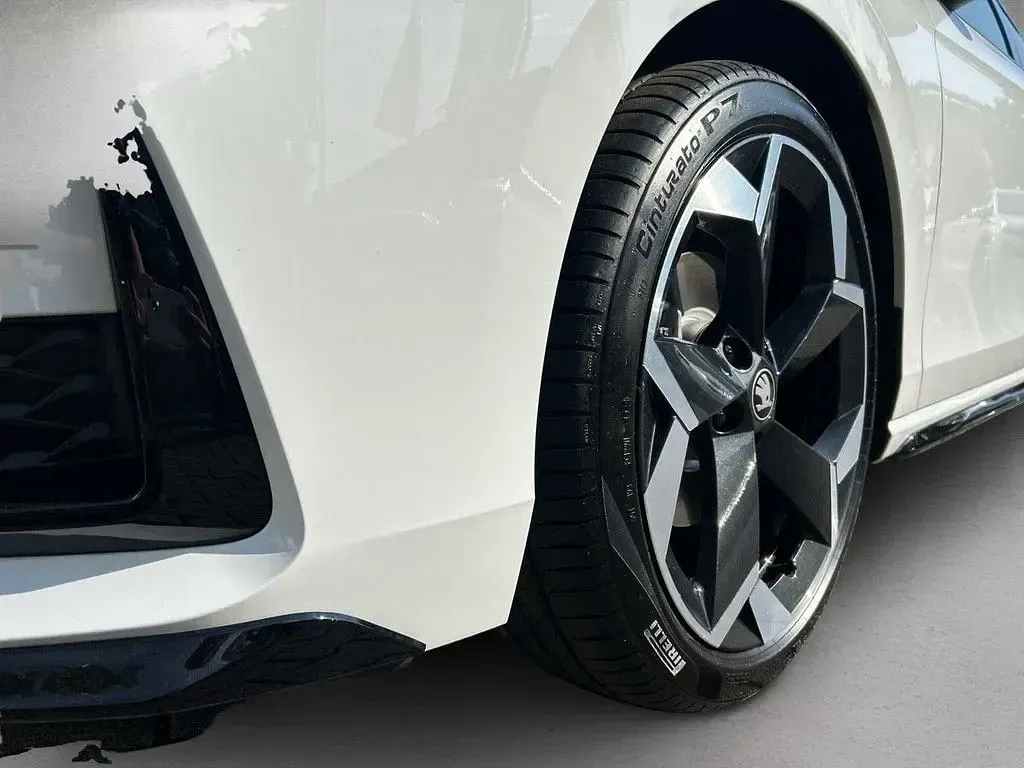 Gebraucht Skoda Superb SportLine 150 PS (110 kW) 2026 Weiß Kombi