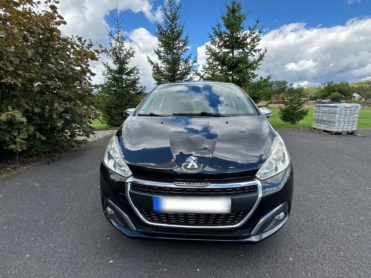 Gebraucht Peugeot 208 110 PS (80 kW) 2015 Schwarz Kleinwagen
