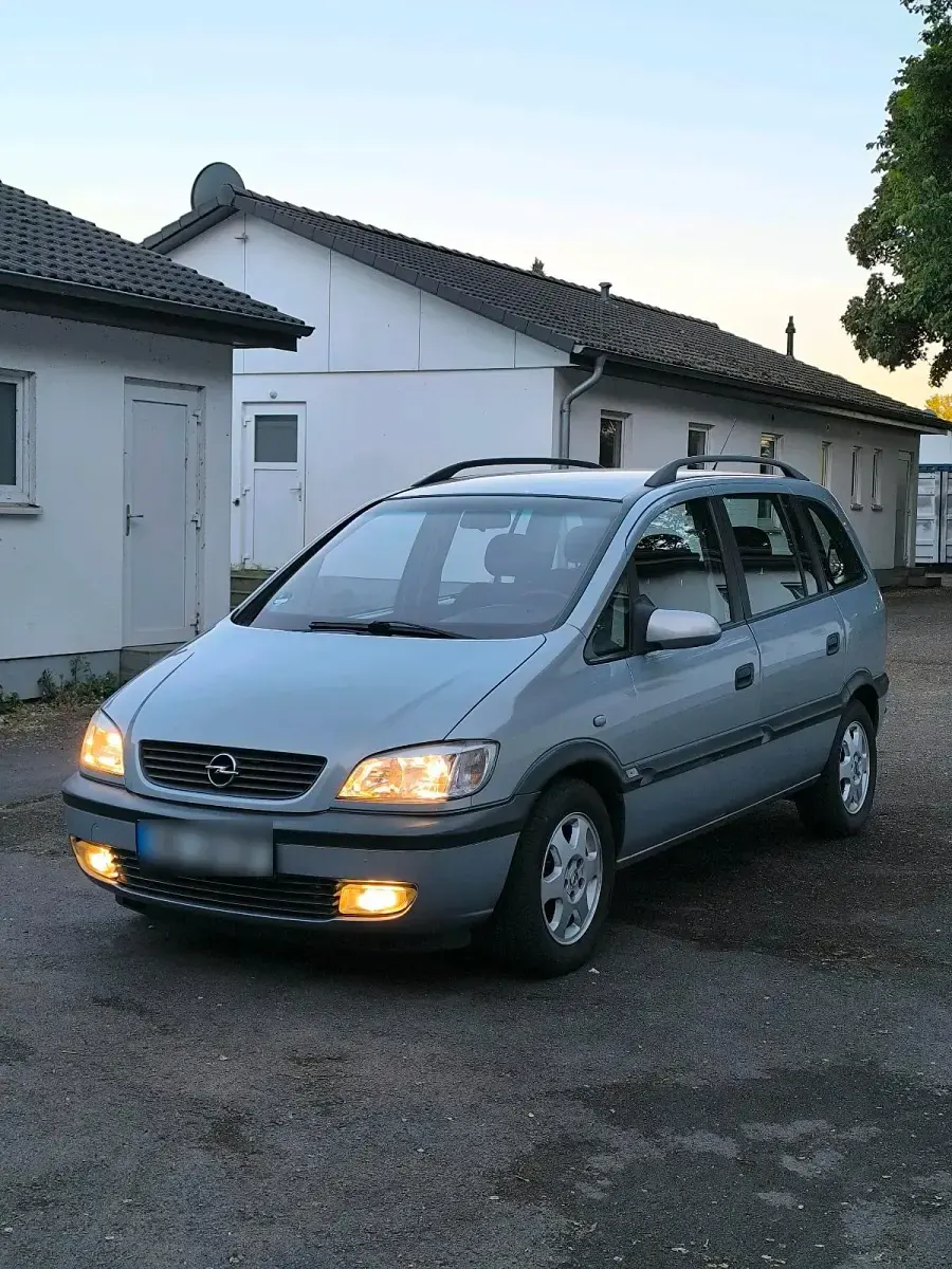 Gebraucht Opel Zafira 125 PS (91 kW) 2002 Silber Van / Kleinbus