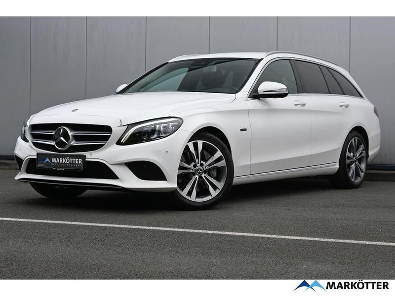 Weiss Gebraucht 2019 Mercedes C300e Kombi | 23.850 € (Fairer Preis) - Bild 1/4