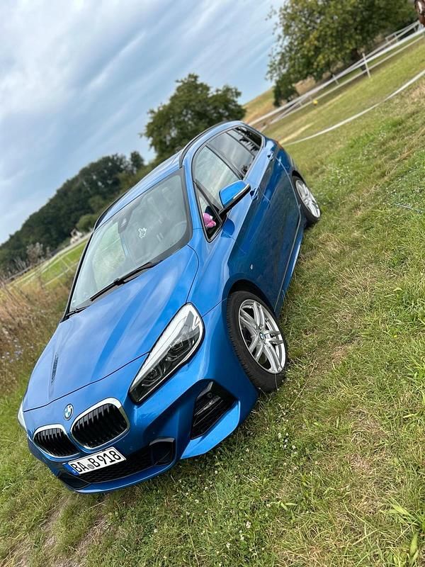 Blau Gebraucht 2021 BMW 220 Kombi | 22.500 € (Guter Preis) - Bild 1/4