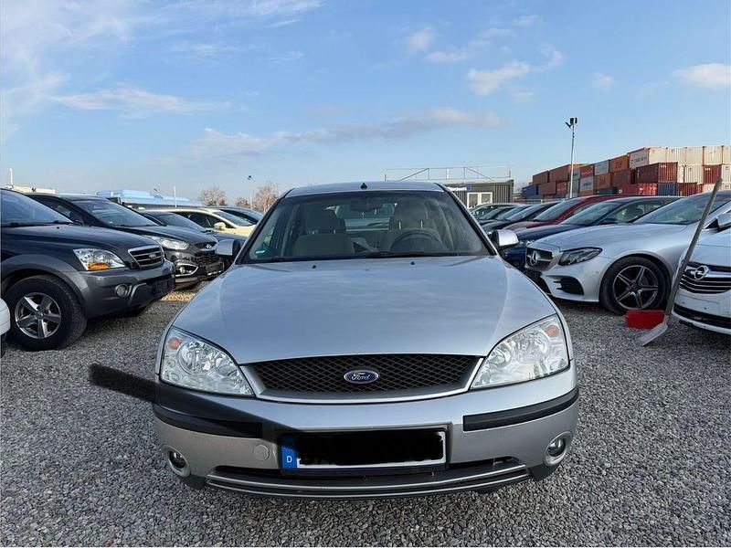 Gebraucht Ford Mondeo Ghia 170 PS (125 kW) 2002 Silber Limousine