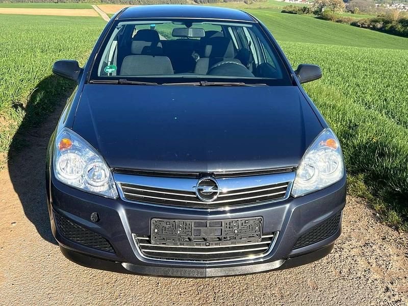 Second-hand Opel Astra Edition 90 CP (66 kW) 2009 Albastru Berlinǎ