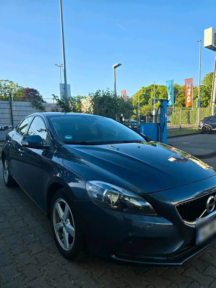 Gebraucht Volvo V40 120 PS (88 kW) 2018 Blau Limousine