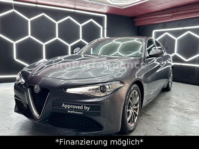 Grau Gebraucht 2019 Alfa Romeo Giulia Super Limousine | 20.900 € (Superpreis) - Bild 1/4
