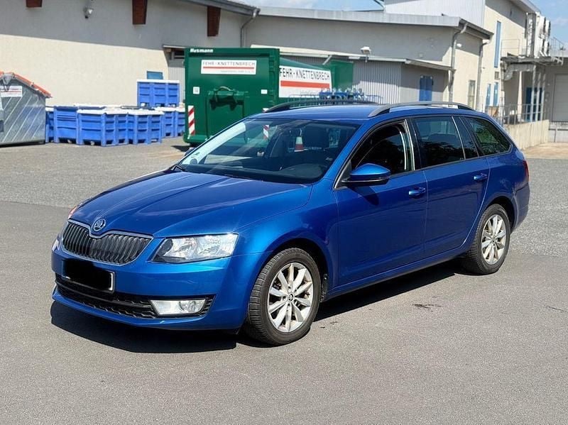 Blau Gebraucht 2017 Skoda Octavia Style Kombi | 6.490 € (Superpreis) - Bild 1/4