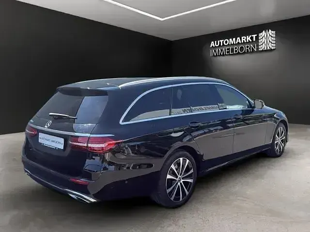 Gebraucht Mercedes E300 306 PS (225 kW) 2022 Schwarz/baltic black Kombi