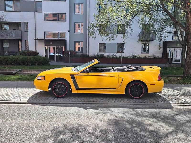 Second-hand Ford Mustang 196 CP (144 kW) 2000 Galben Cabrio