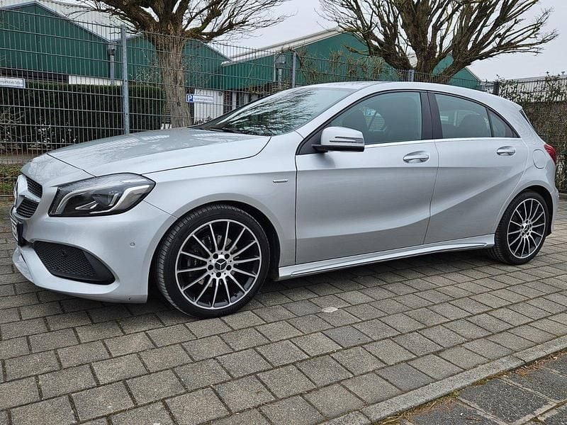 Gebraucht Mercedes A180 AMG 122 PS (89 kW) 2018 Silber Limousine