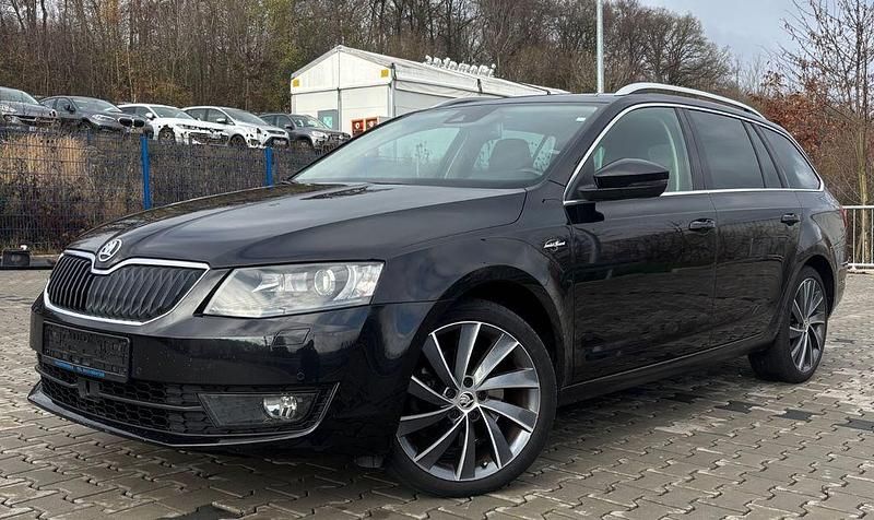 Schwarz Gebraucht 2015 Skoda Octavia LAURIN & KLEMENT Kombi | 10.499 € (Superpreis) - Bild 1/4