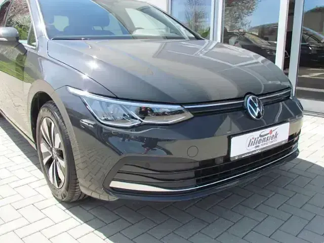 Używany VW Golf VIII Move 131 KM (96 kW) 2024 Szary Sedan/Limuzyna