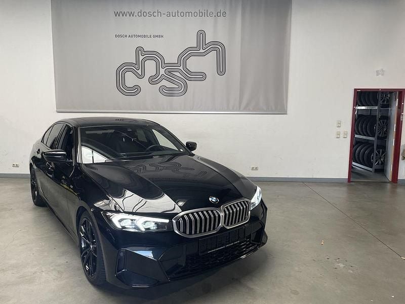 Black sapphire Gebraucht 2024 BMW 318 M Sport Limousine | 37.790 € (Fairer Preis) - Bild 1/4