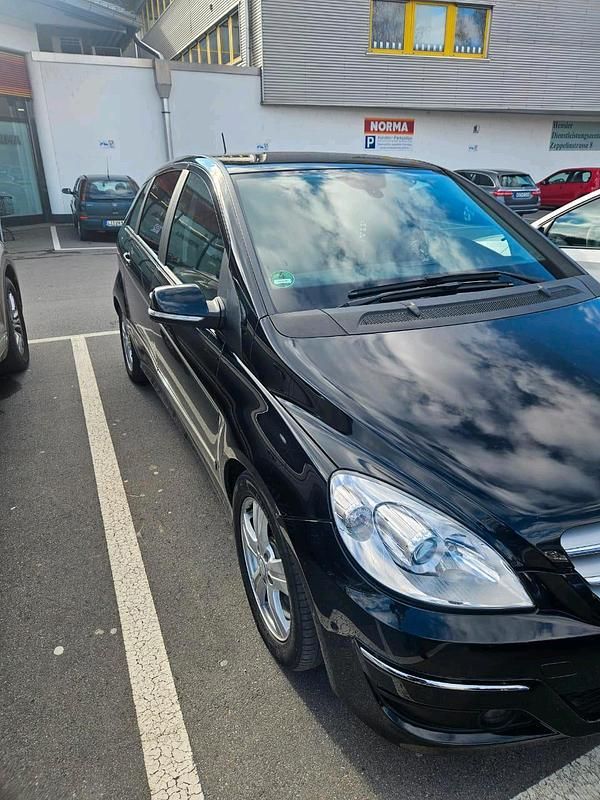 Gebraucht Mercedes B200 136 PS (100 kW) 2011 Schwarz Van / Kleinbus