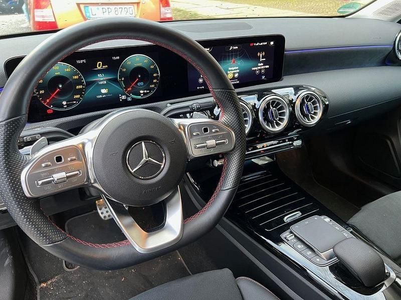 Schwarz Gebraucht 2022 Mercedes A250 Limousine | 27.900 € (Guter Preis) - Bild 1/4