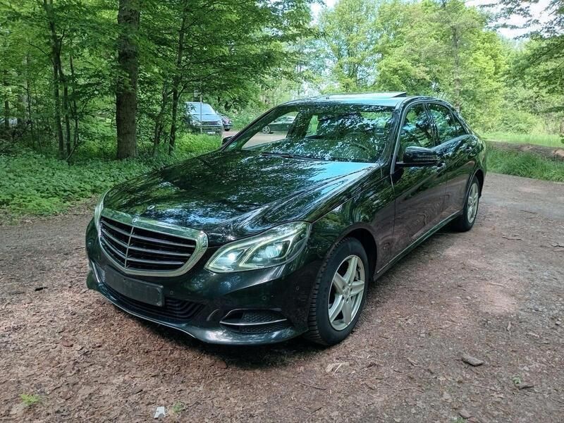 Schwarz Gebraucht 2014 Mercedes E220 Limousine | 8.900 € (Guter Preis) - Bild 1/4