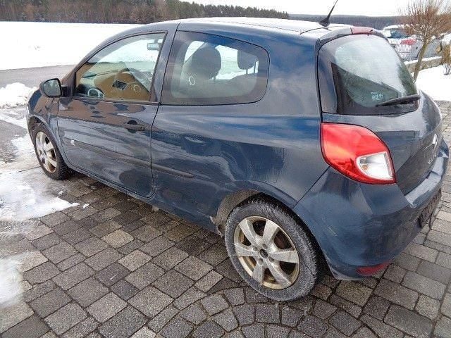 Gebraucht Renault Clio III 75 PS (55 kW) 2012 Grau Kleinwagen