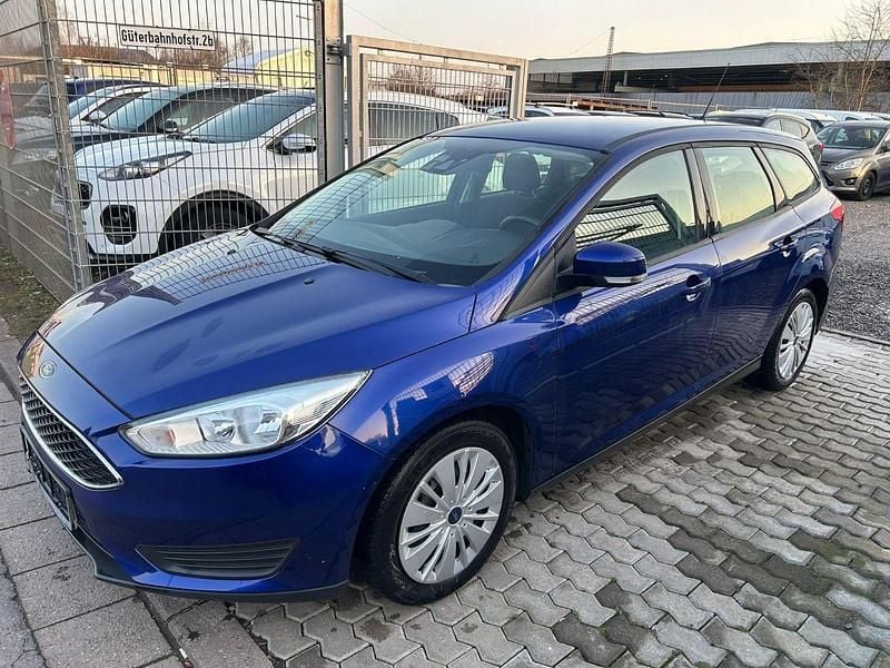 Gebraucht Ford Focus Trend 125 PS (91 kW) 2015 Blau Kombi
