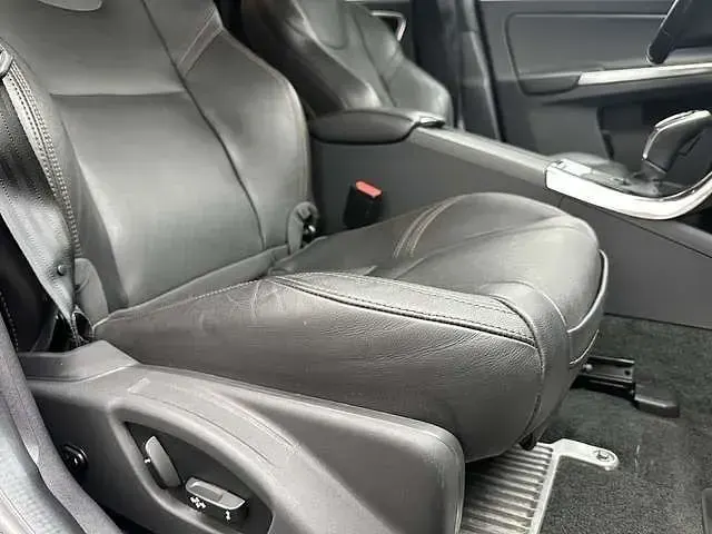 Gebraucht Volvo XC60 R-Design 197 PS (144 kW) 2017 Weiß metallic SUV