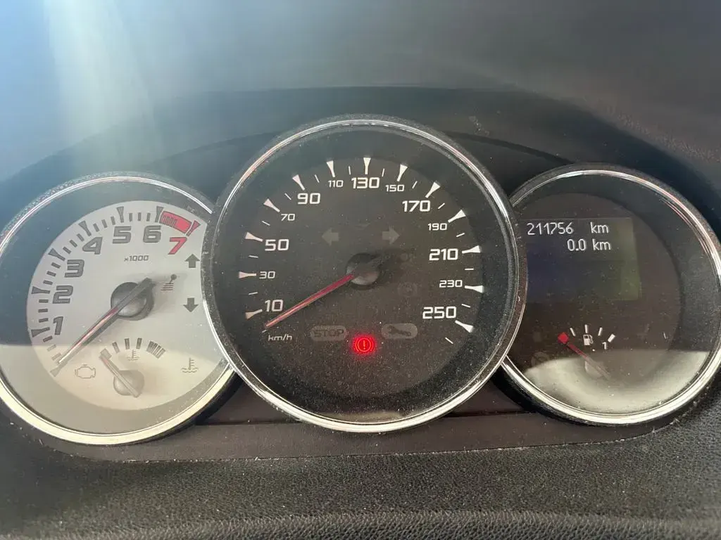 Gebraucht Renault Mégane III Dynamique 131 PS (96 kW) 2010 Grau Limousine