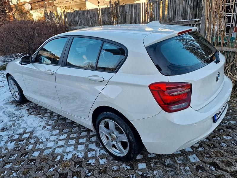 Weiß Gebraucht 2013 BMW 118 Kleinwagen | 5.990 € (Guter Preis) - Bild 1/4
