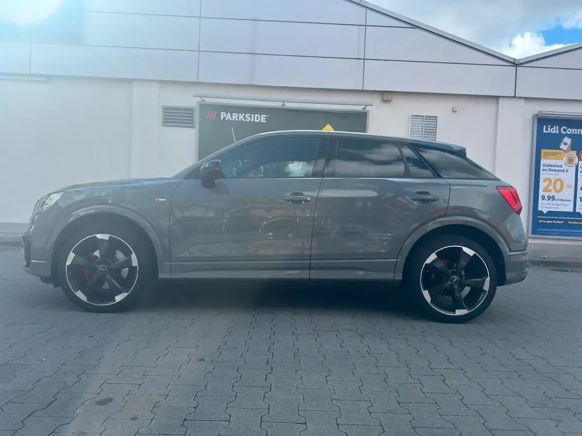 Gebraucht Audi Q2 Design 150 PS (110 kW) 2020 Grau SUV