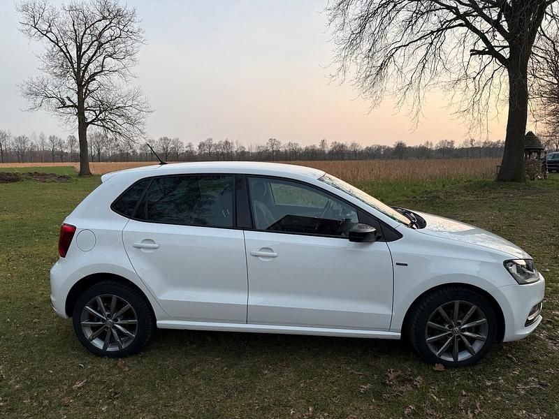 Gebraucht VW Polo 90 PS (66 kW) 2015 Weiß Kleinwagen