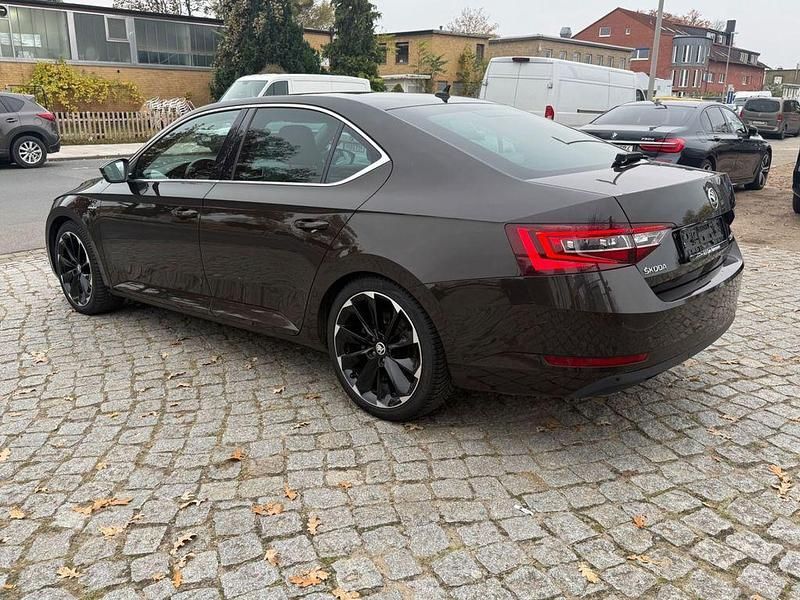 Gebraucht Skoda Superb LAURIN & KLEMENT 220 PS (161 kW) 2016 Braun Limousine