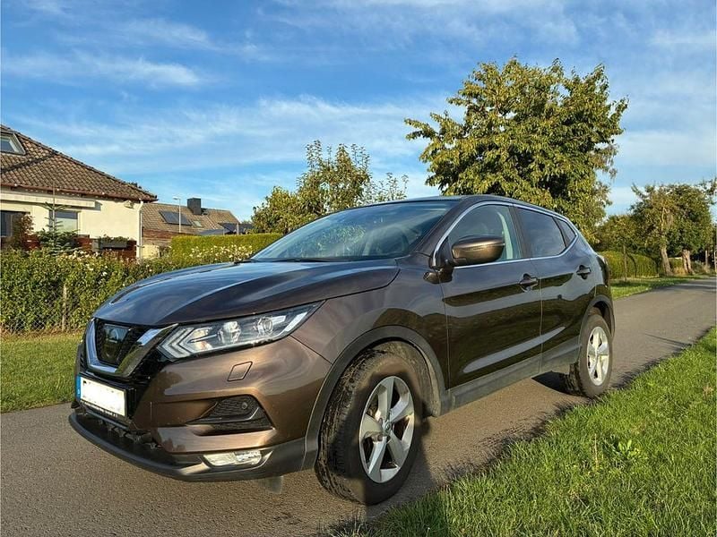 Gebraucht Nissan Qashqai Acenta 116 PS (85 kW) 2017 Braun SUV