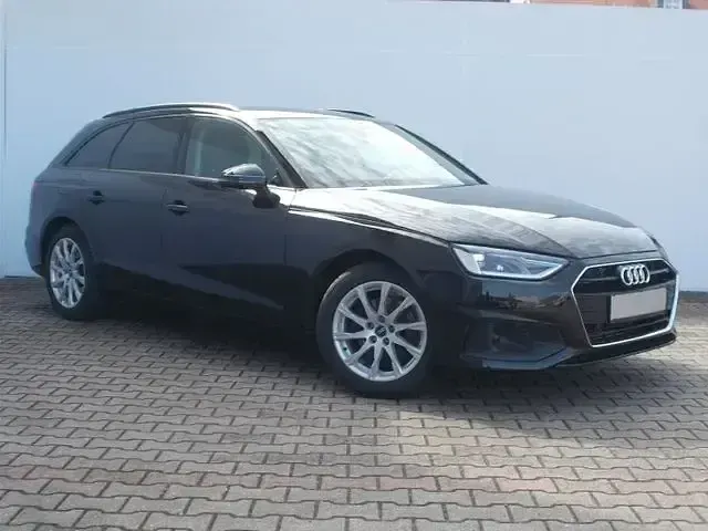 Używany Audi A4 150 KM (110 kW) 2022 Czarny Kombi