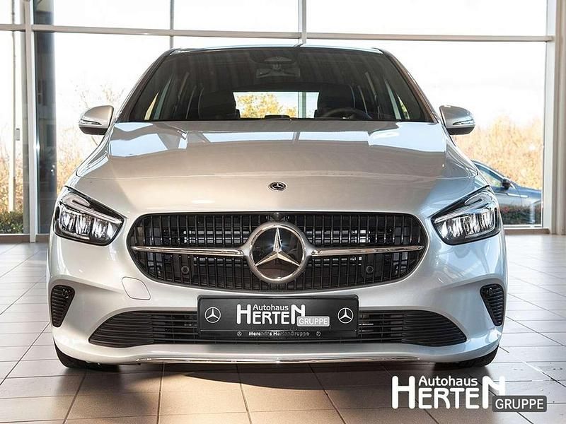 Gebraucht Mercedes B200 Progressive 150 PS (110 kW) 2025 Lack hightechsilber Van / Kleinbus