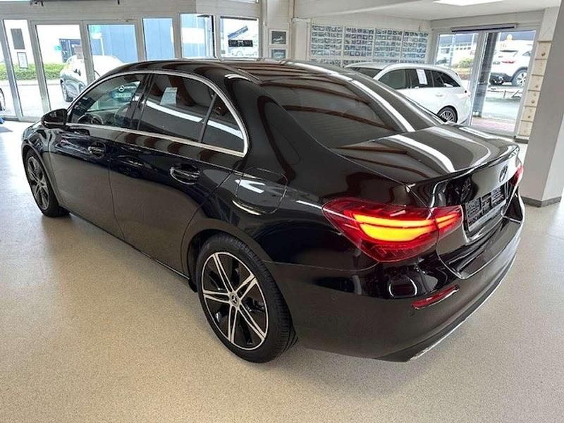 Gebraucht Mercedes A200 Advanced 150 PS (110 kW) 2024 Kosmosschwarz metallic Limousine