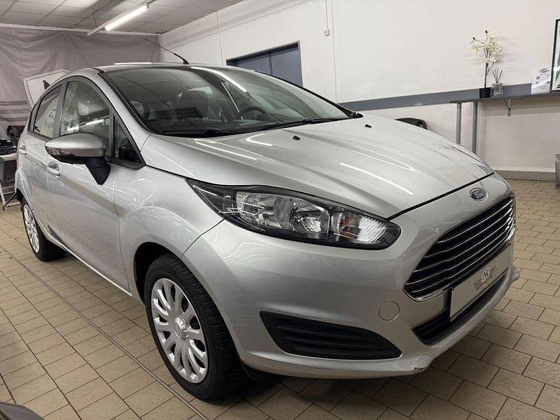 Gebraucht Ford Fiesta 80 PS (58 kW) 2015 Silber Kleinwagen