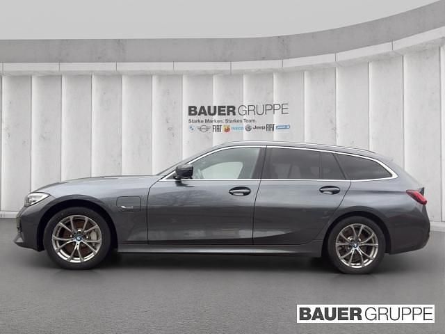 Gebraucht BMW 330e Sport Line 252 PS (185 kW) 2022 Grau Kombi