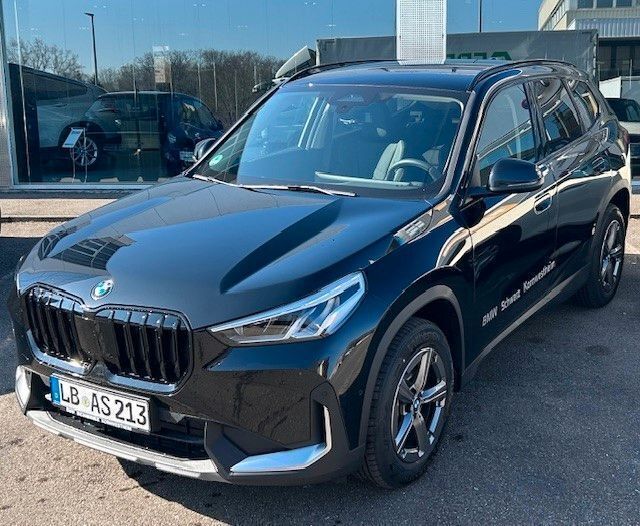 Schwarz Gebraucht 2025 BMW X1 Sport Line SUV | 39.980 € (Etwas zu teuer) - Bild 1/4