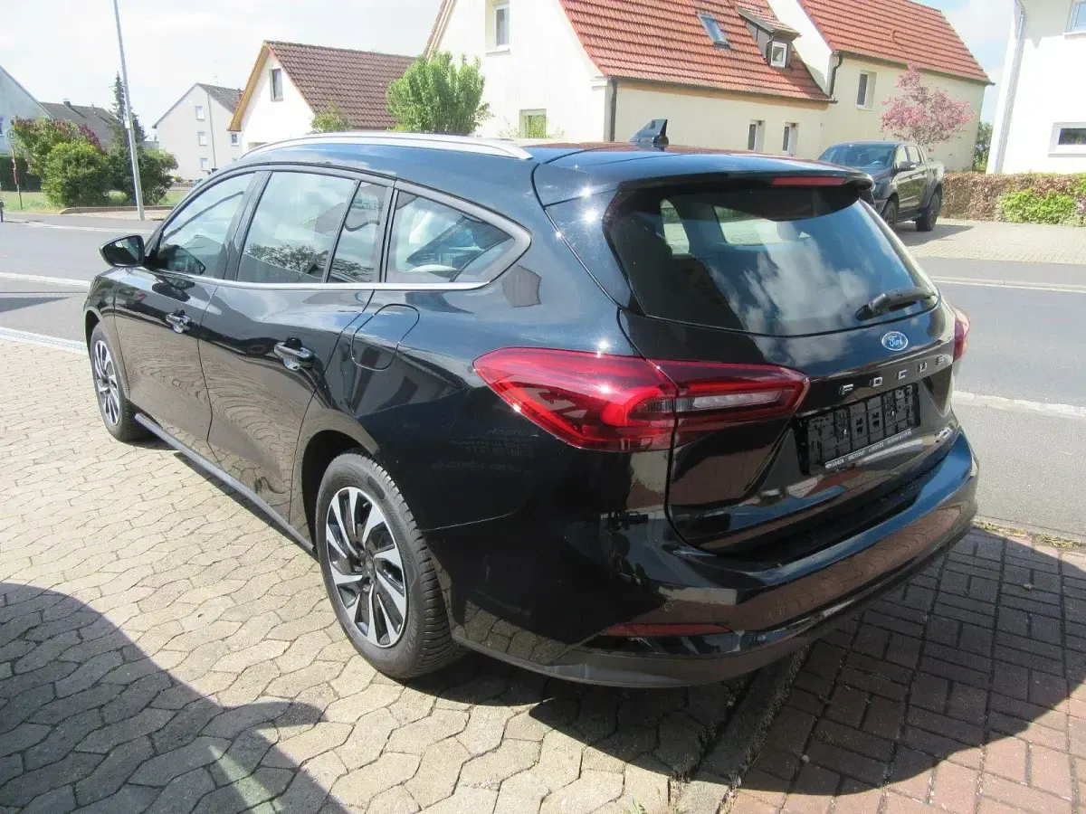 Gebraucht Ford Focus Titanium 125 PS (91 kW) 2023 Schwarz Kombi