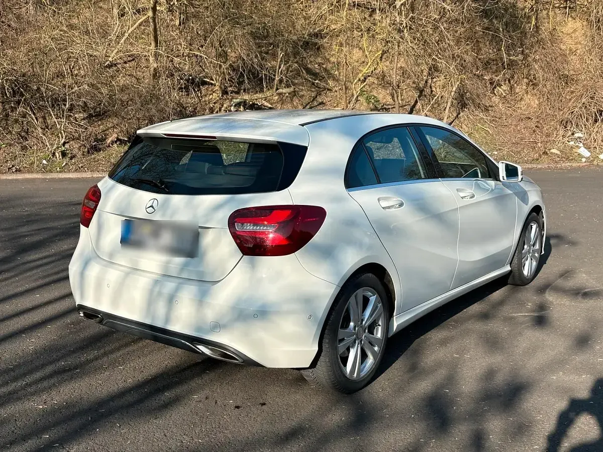 Gebraucht Mercedes A200 156 PS (114 kW) 2016 Weiß Kleinwagen