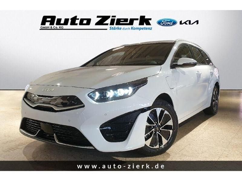 Weiss Gebraucht 2023 Kia Ceed Sportswagon Spirit Kombi | 30.990 € (Teuer) - Bild 1/4