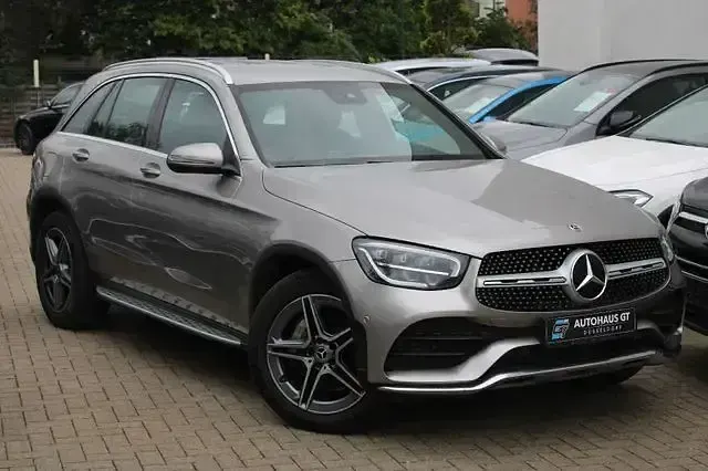 Gebraucht Mercedes GLC400d AMG 330 PS (242 kW) 2022 Mojavesilber SUV