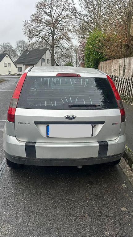 Silber Gebraucht 2002 Ford Fiesta Limousine | 800 € (Guter Preis) - Bild 1/4